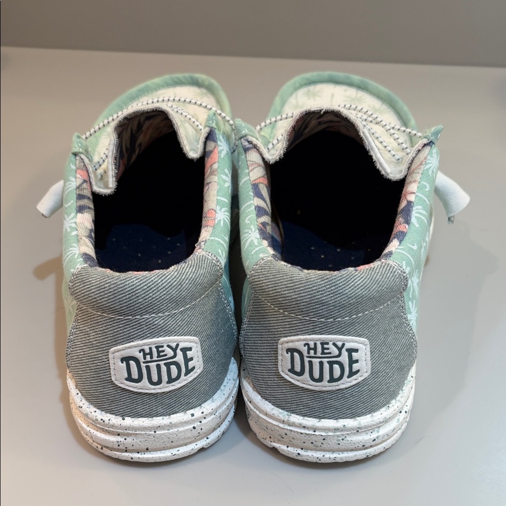 Hey Dude Men’s Palm-Print Slip-On Sneakers - Mint & White
Never Worn - Picture 3 of 4